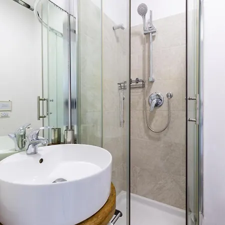 Sunny Charming 3 Bdr, 3bath Appartement *