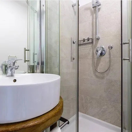 Sunny Charming 3 Bdr, 3bath Appartement *