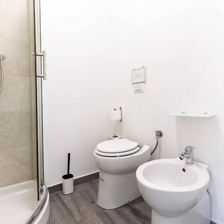 Sunny Charming 3 Bdr, 3bath アパート