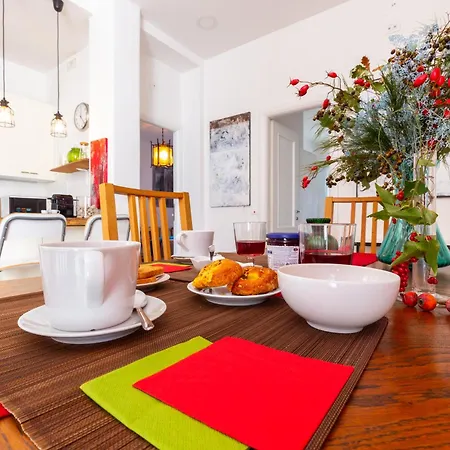 Sunny Charming 3 Bdr, 3bath *